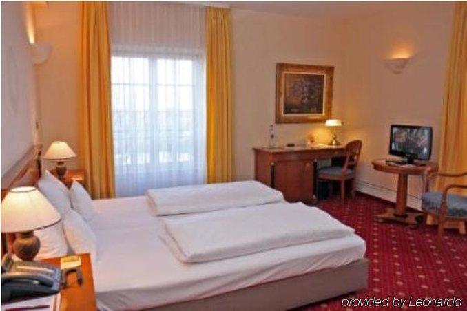 Hotel Schloss Edesheim Bilik gambar