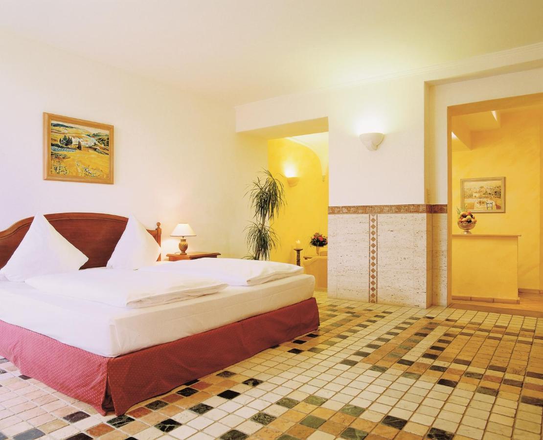 Hotel Schloss Edesheim Bilik gambar